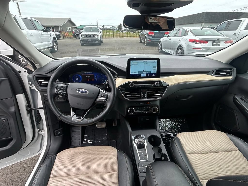 Used 2022 Ford Escape Titanium w/ Titanium Elite Package AWD/4WD image 16