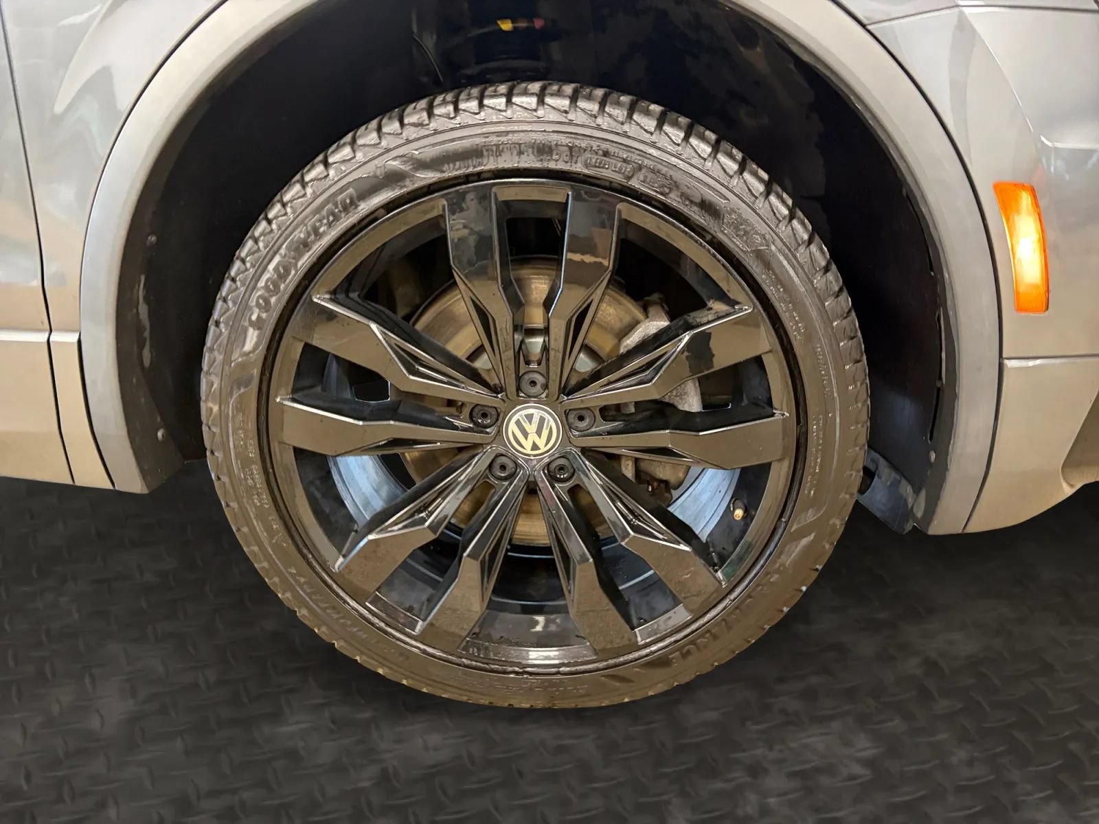 Used 2021 Volkswagen Tiguan SE R-Line AWD/4WD image 38