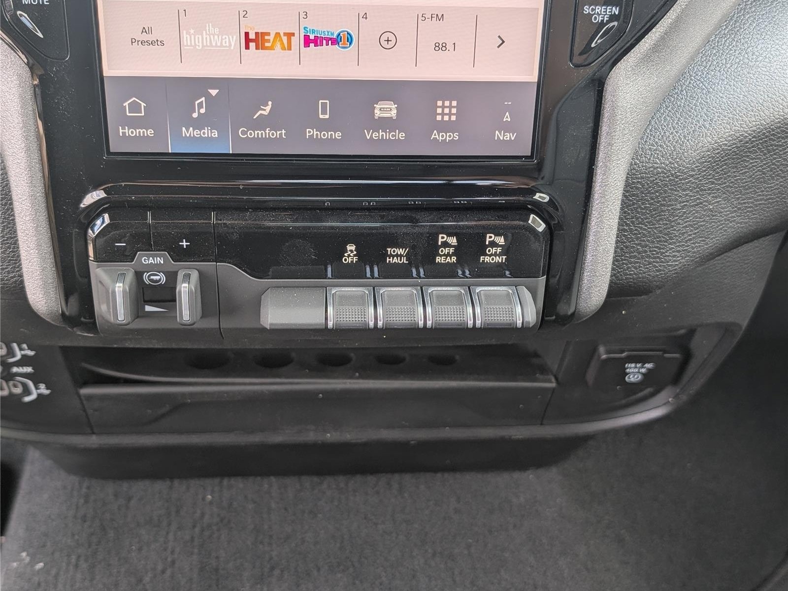 New 2026 RAM 3500 Tradesman AWD/4WD image 19