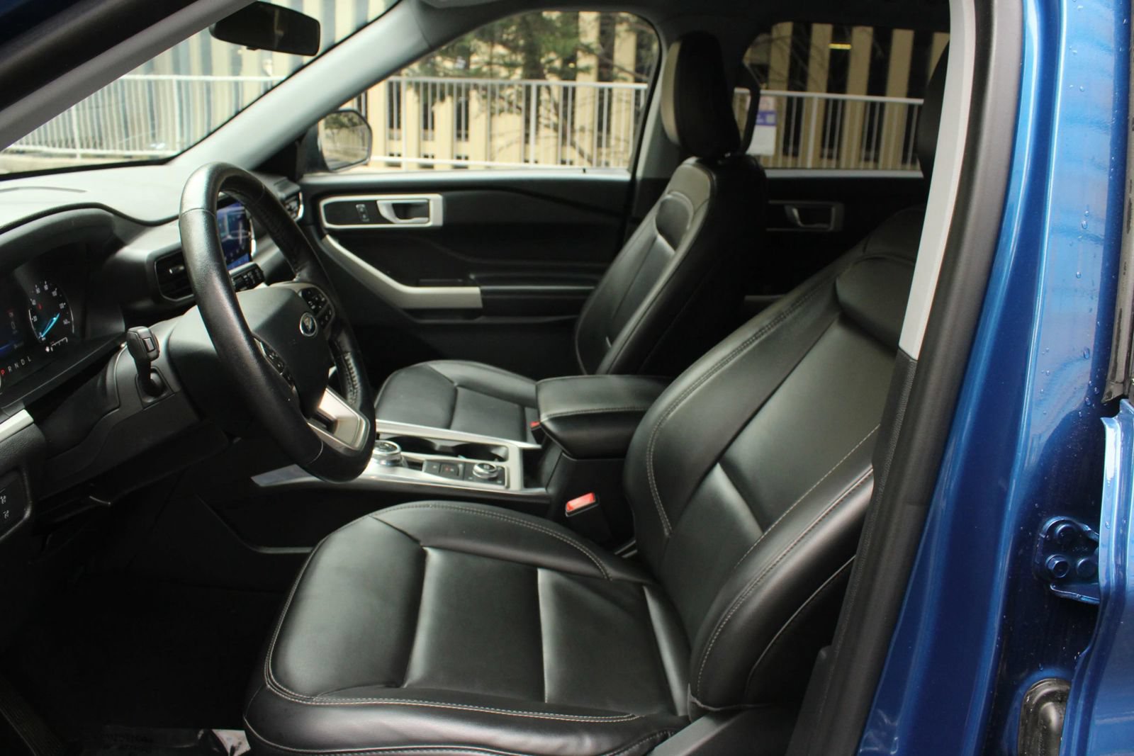 Used 2021 Ford Explorer XLT w/ Equipment Group 202A AWD/4WD image 14