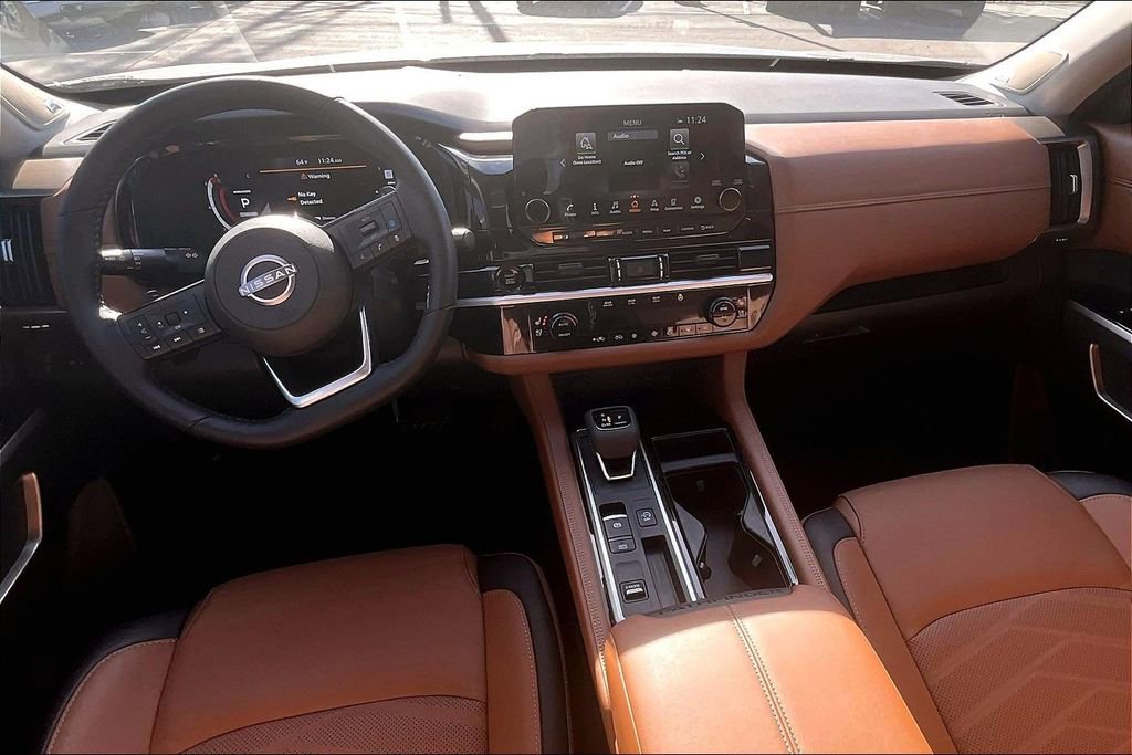 Used 2025 Nissan Pathfinder Platinum image 20