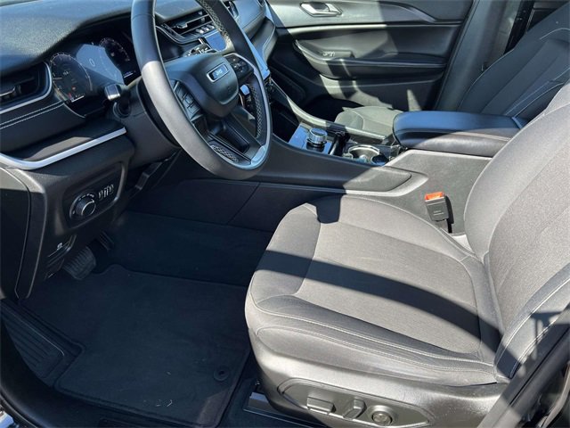 Used 2023 Jeep Grand Cherokee L Laredo image 24