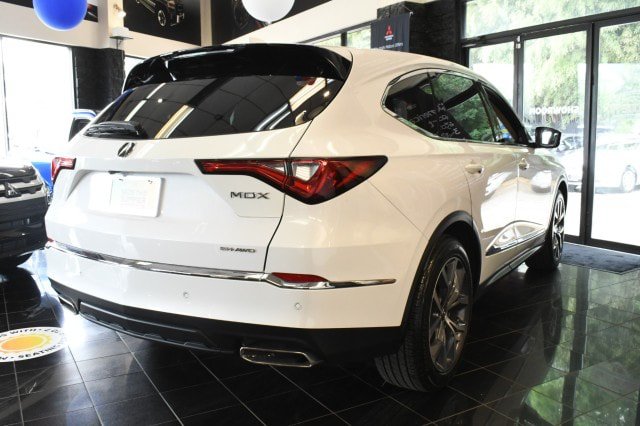 Used 2023 Acura MDX w/ Technology Package AWD/4WD image 10