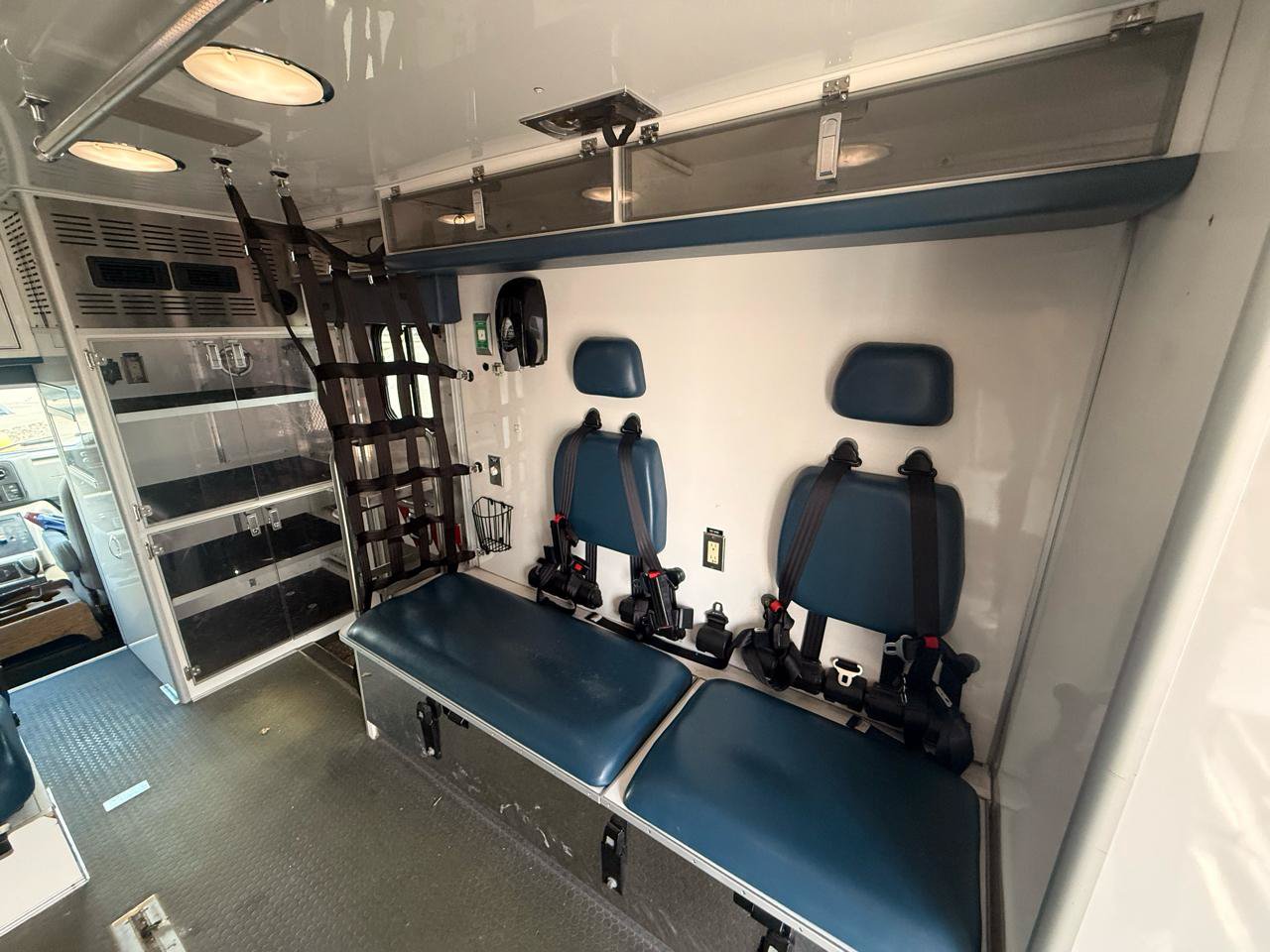 Used 2017 Ford E-450 and Econoline 450 Super Duty w/ Ambulance Prep Package RWD image 10