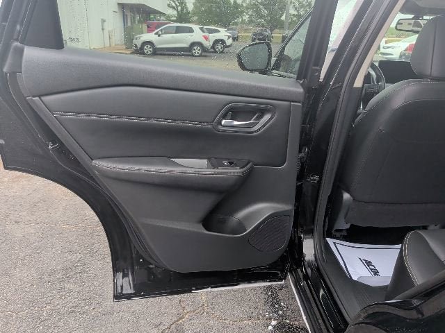 Used 2024 Nissan Rogue SL AWD/4WD image 14