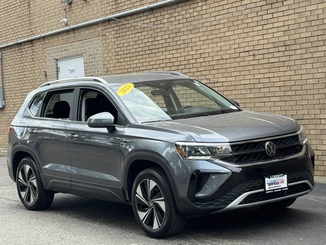 Used 2023 Volkswagen Taos SE AWD/4WD image 2