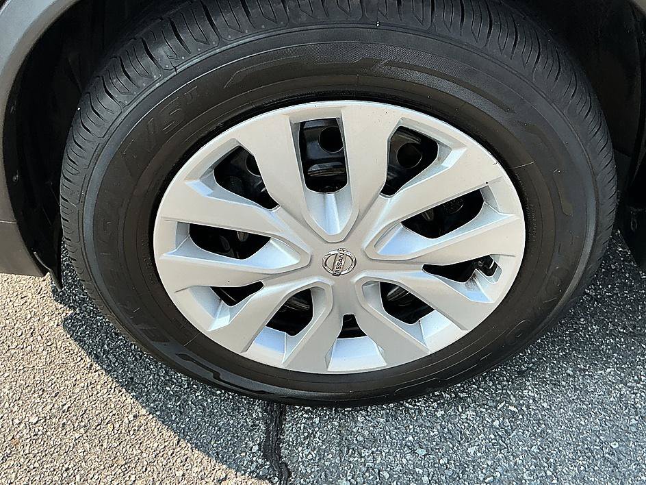 Used 2017 Nissan Rogue S AWD/4WD image 7
