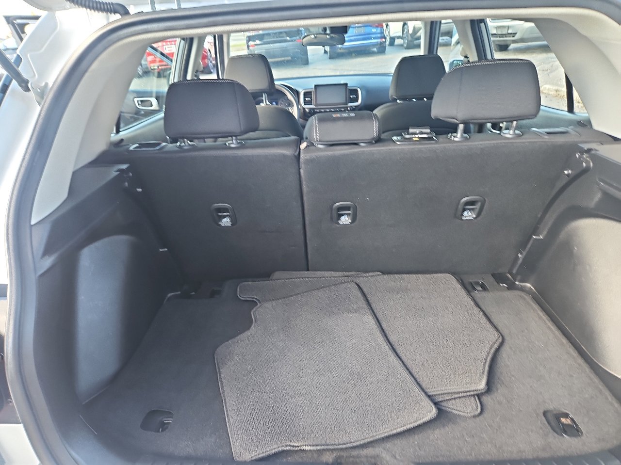 Used 2020 Hyundai Venue SEL image 34