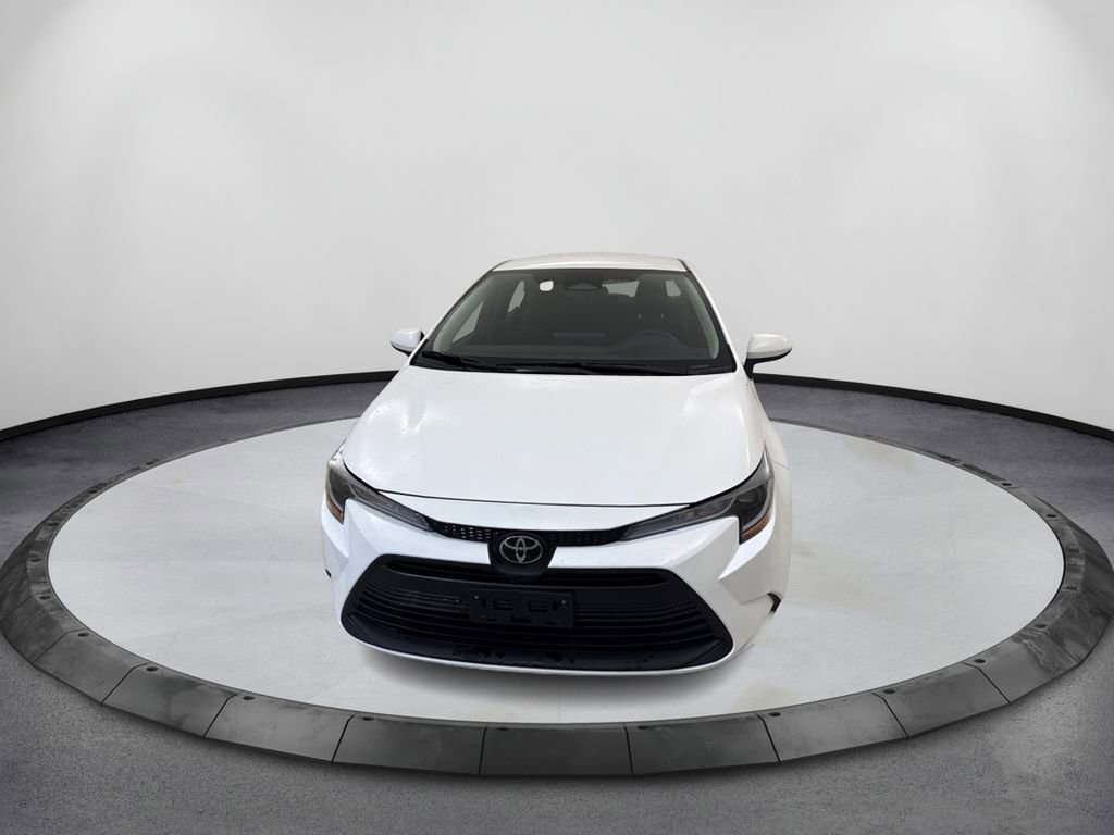 Used 2026 Toyota Corolla LE image 2