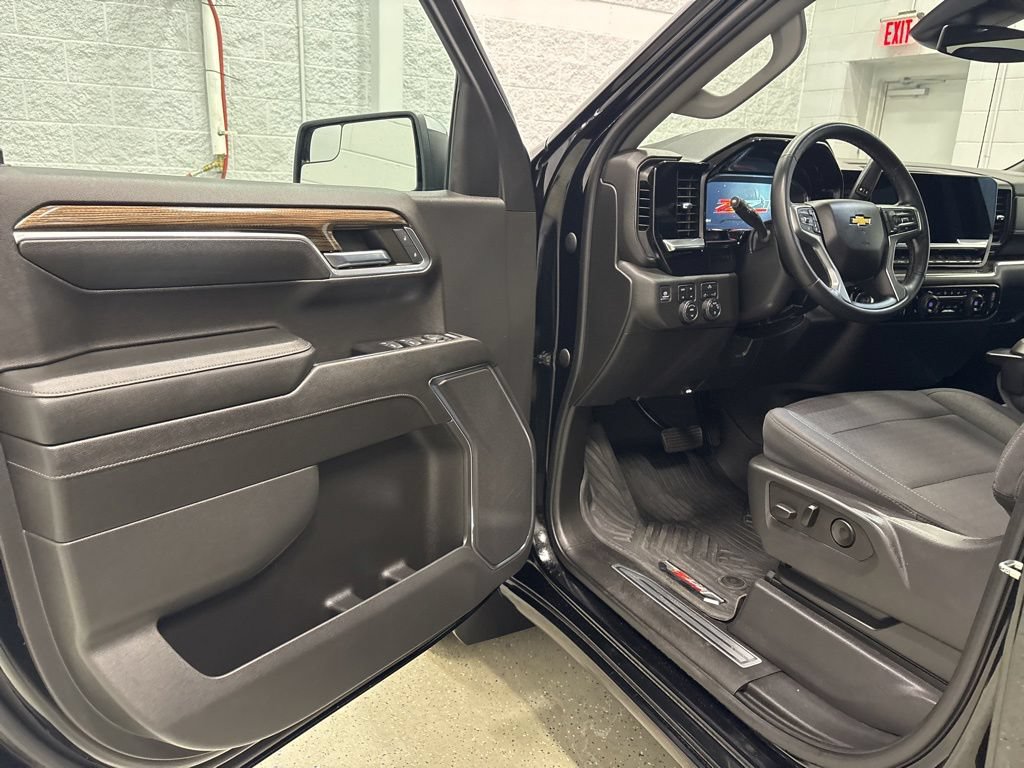 Used 2023 Chevrolet Silverado 1500 LT AWD/4WD image 13