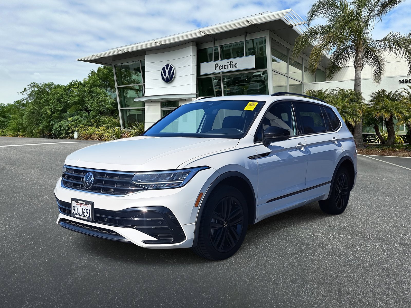 Used 2022 Volkswagen Tiguan SE R-Line