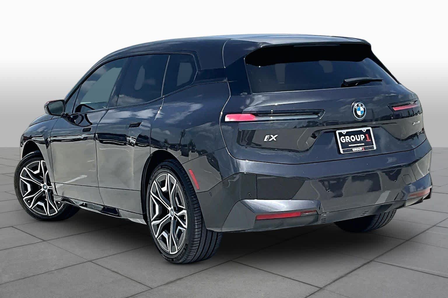 Used 2024 BMW iX xDrive50 w/ Sport Package AWD/4WD image 11