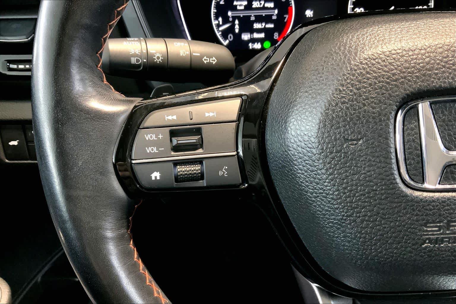 Used 2025 Honda Pilot TrailSport image 23