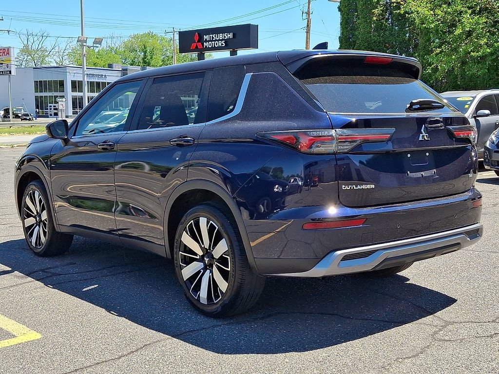 Used 2025 Mitsubishi Outlander SE AWD/4WD image 4