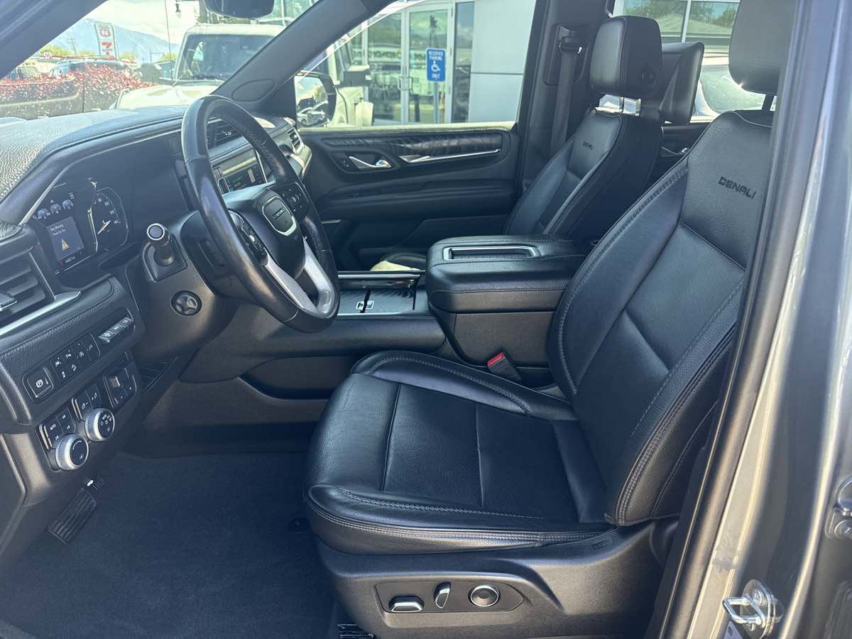 Used 2021 GMC Yukon Denali w/ Denali Ultimate Package AWD/4WD image 14