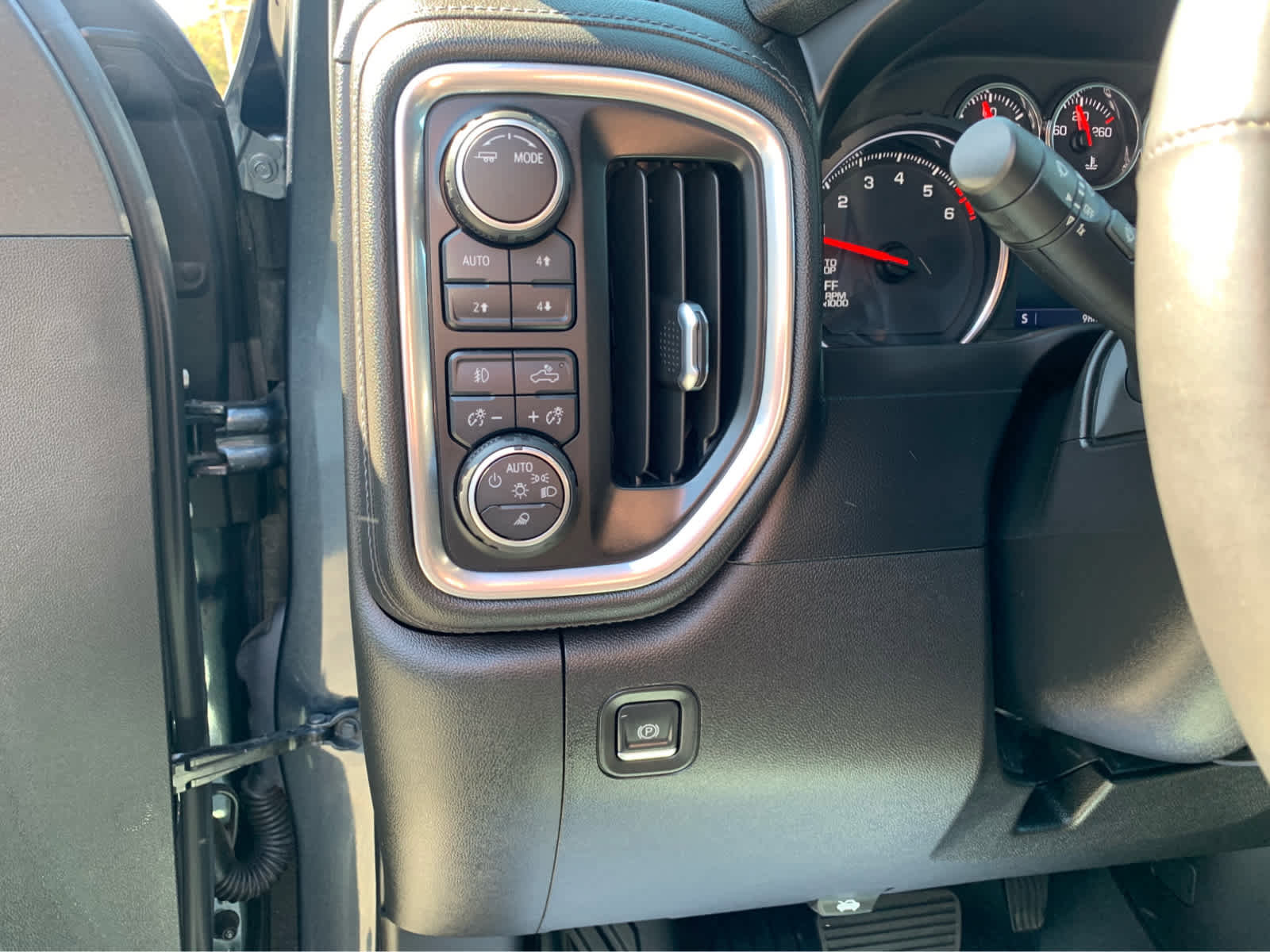 Used 2021 Chevrolet Silverado 1500 LT Trail Boss w/ Convenience Package II image 13