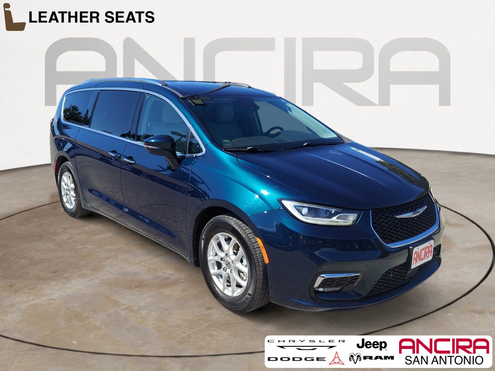 Used 2021 Chrysler Pacifica Touring-L w/ Uconnect Theater Family Group FWD image 1