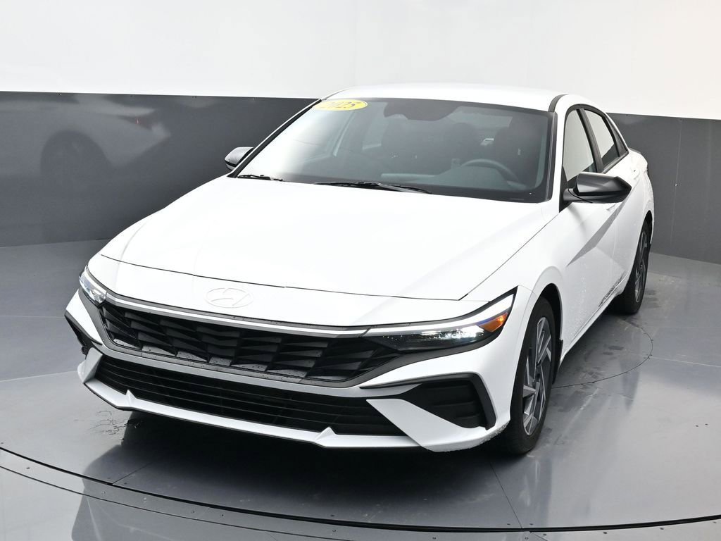 Used 2025 Hyundai Elantra Sport image 8