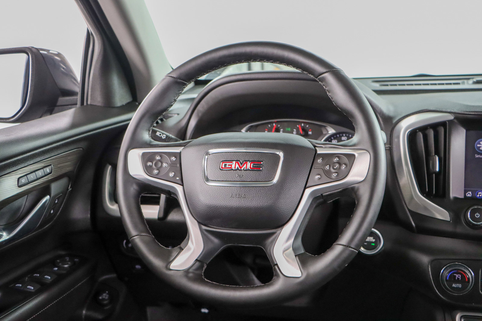 Used 2023 GMC Terrain SLT w/ Elevation Edition image 12