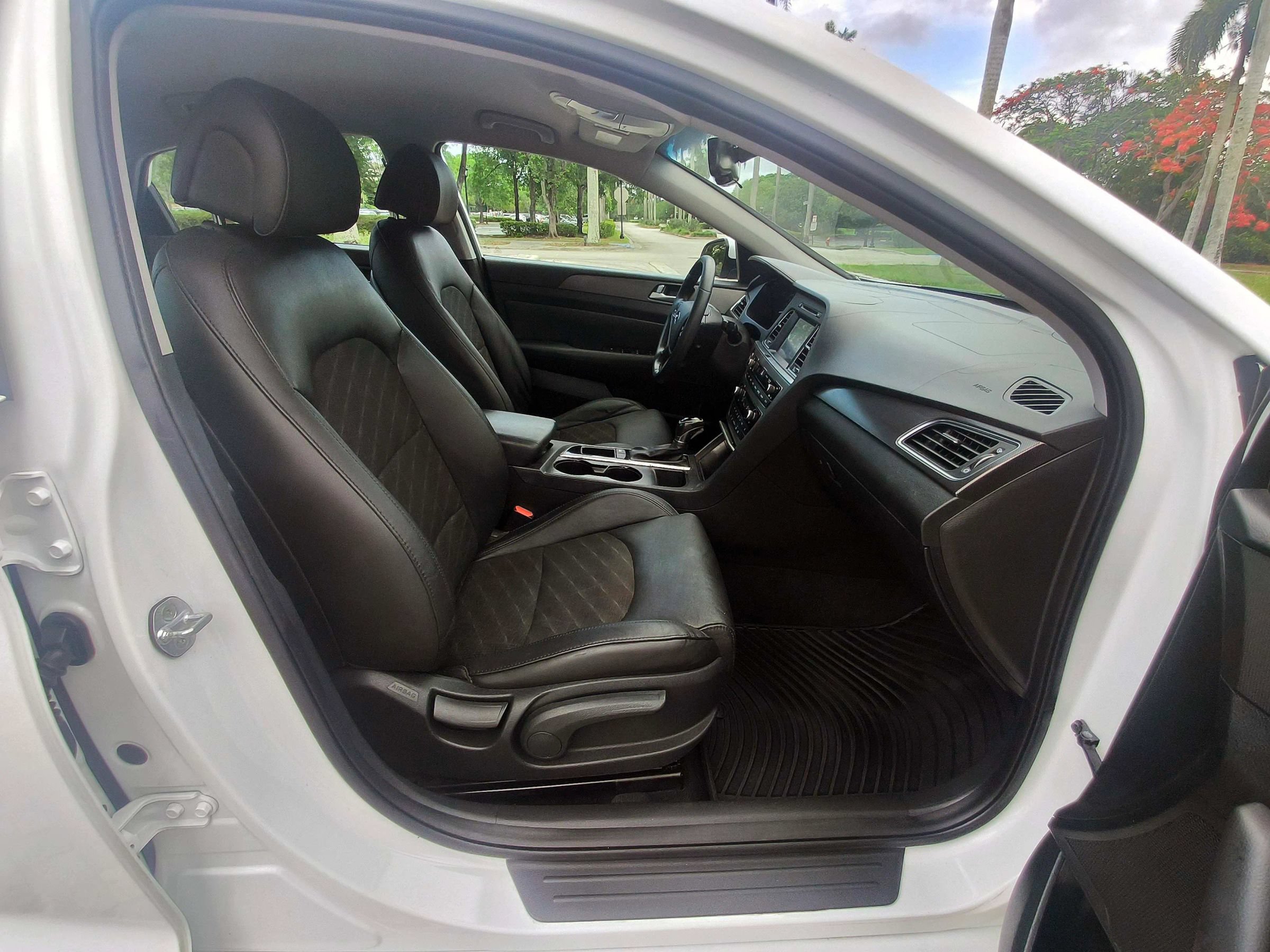 Used 2016 Hyundai Sonata Sport w/ Option Group 02 FWD image 39
