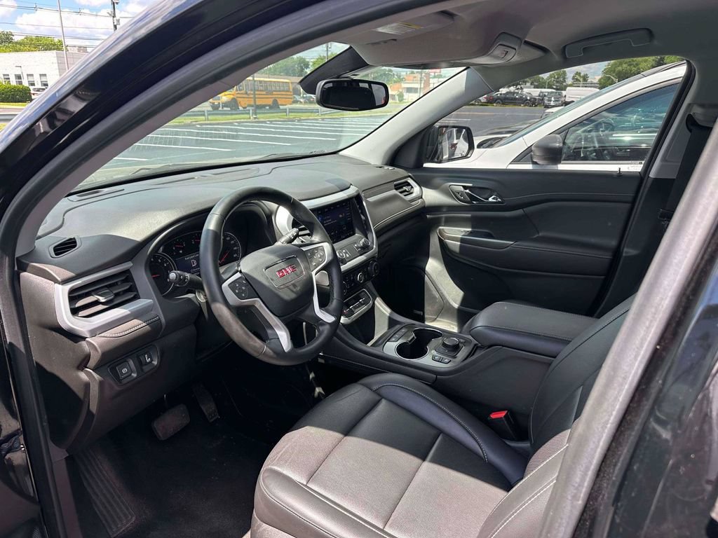 Used 2023 GMC Acadia SLT AWD/4WD image 15