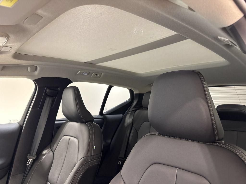 New 2026 Volvo XC40 B5 Plus w/ Climate Package AWD/4WD image 16