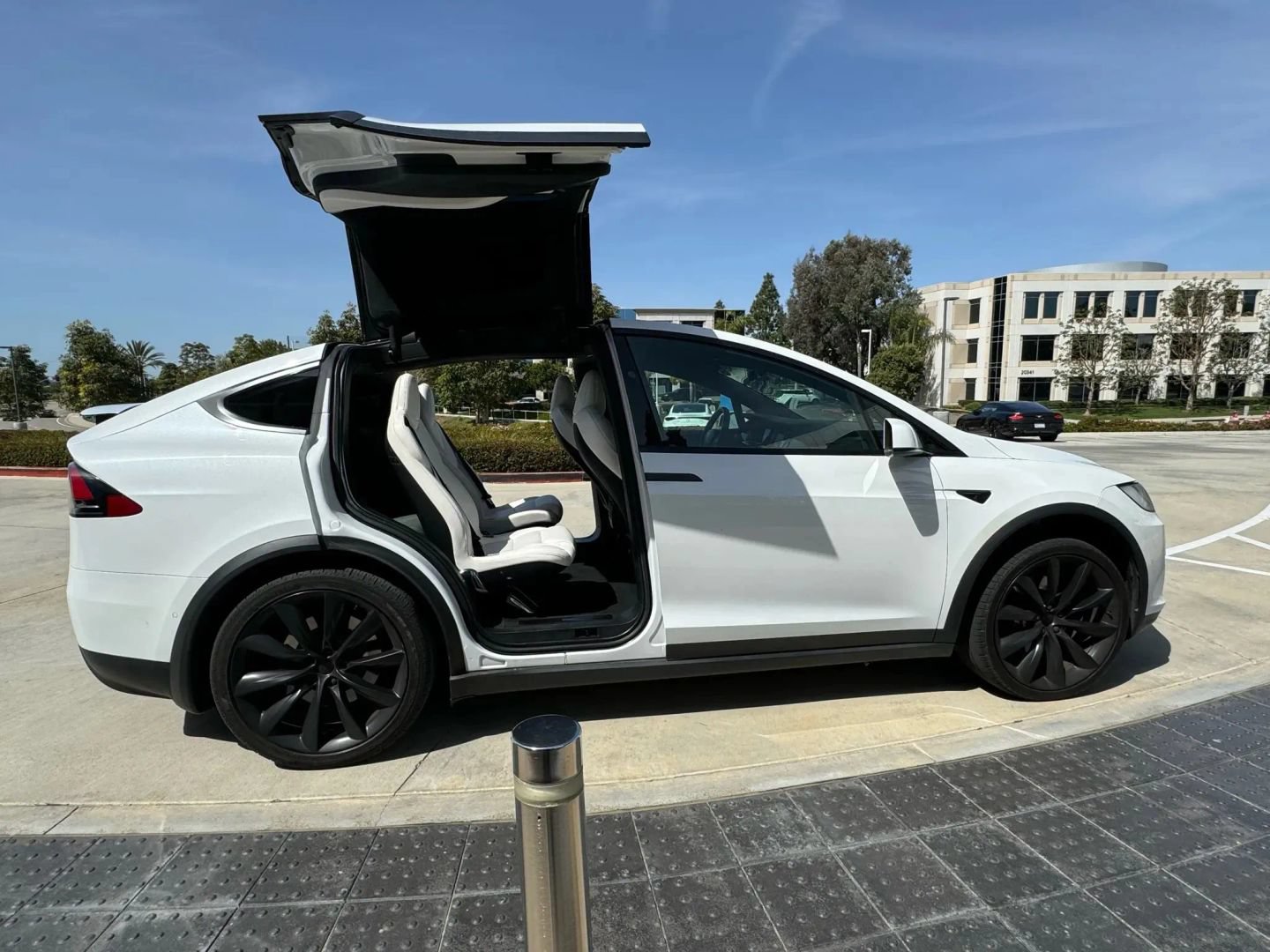 Used 2021 Tesla Model X Long Range AWD/4WD image 8