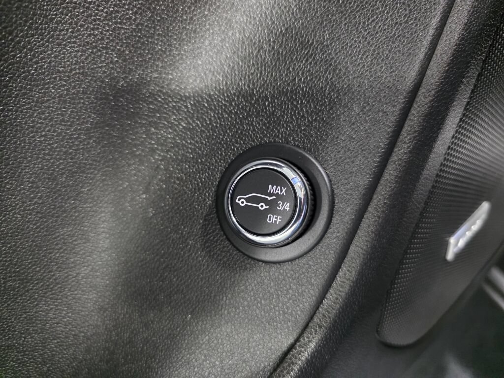 Used 2021 Chevrolet Blazer LT w/ Sound & Technology Package FWD image 21