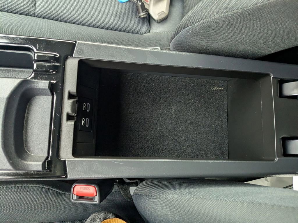 Used 2025 Toyota Prius LE image 27