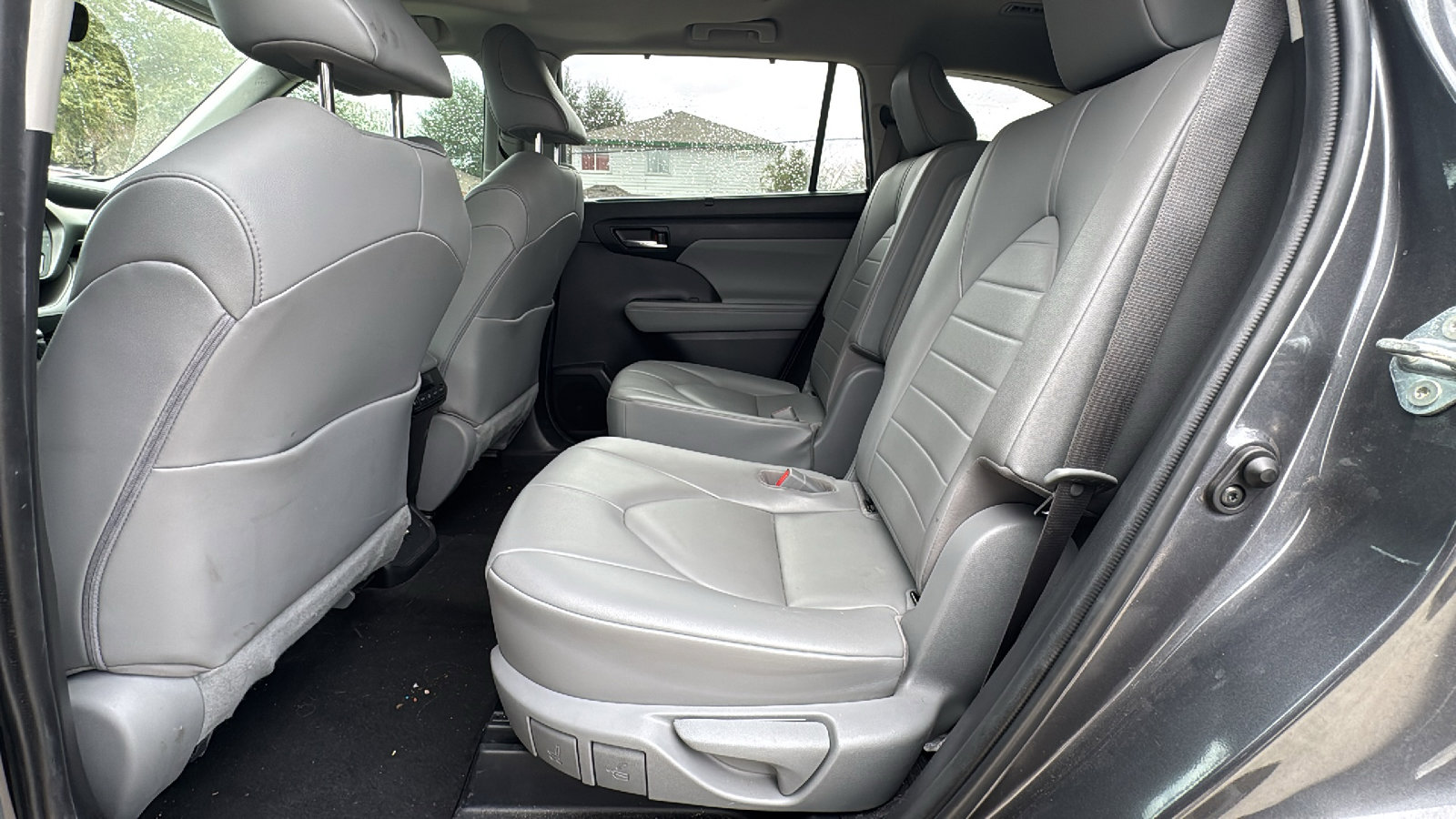 Used 2020 Toyota Highlander XLE image 15