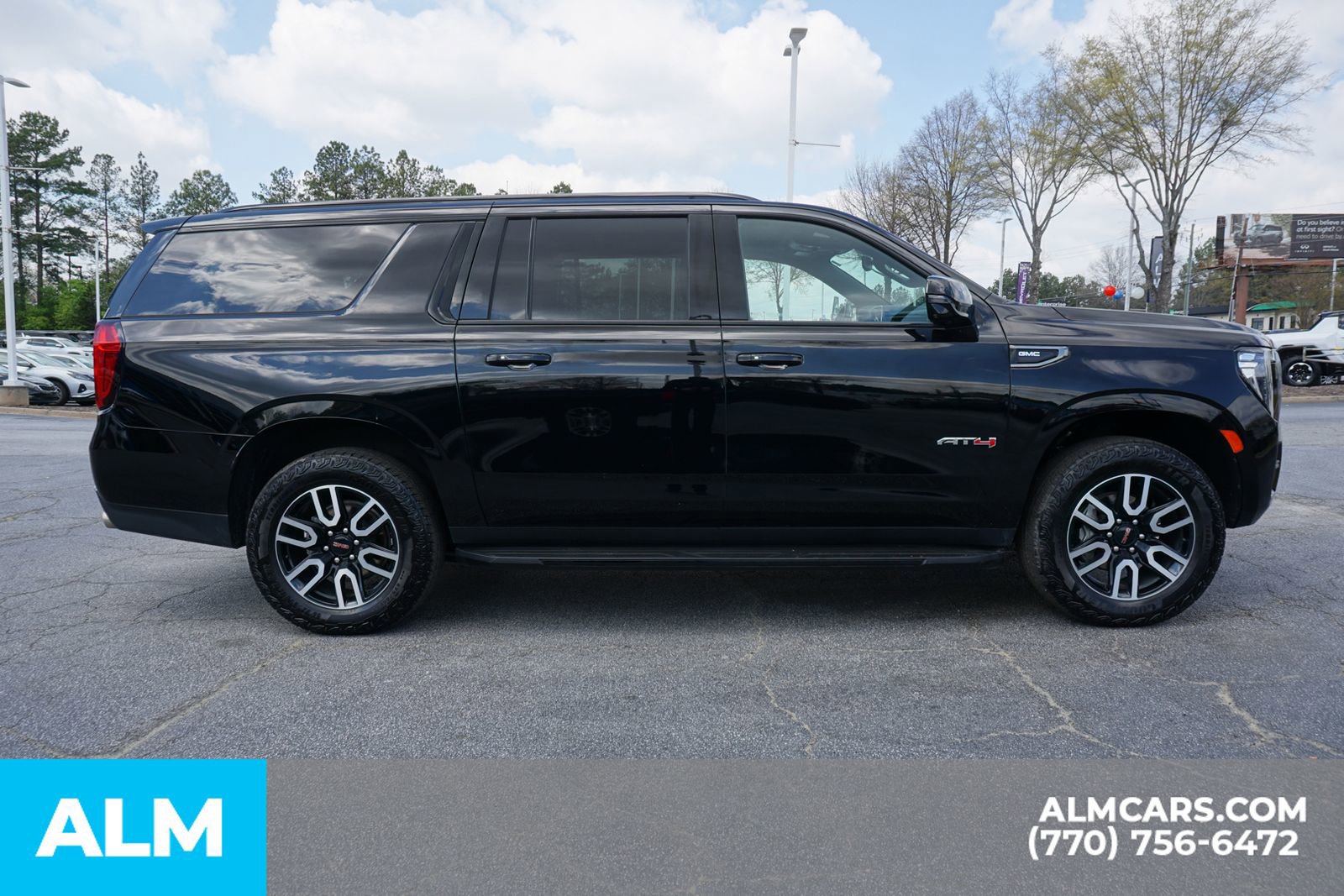 Used 2024 GMC Yukon XL AT4 w/ Technology Package image 11