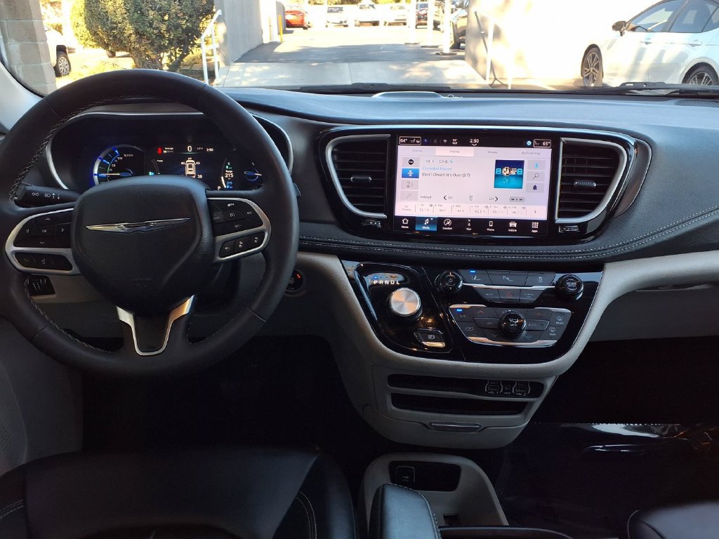 Used 2024 Chrysler Pacifica Limited FWD image 23