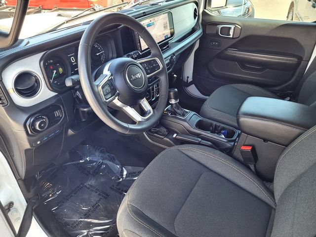 Used 2024 Jeep Wrangler Unlimited Sahara AWD/4WD image 10