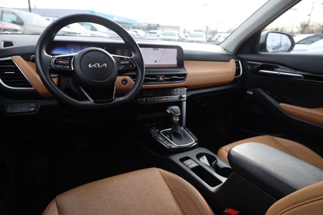 Certified 2024 Kia Seltos SX w/ SX Sunroof Package image 35