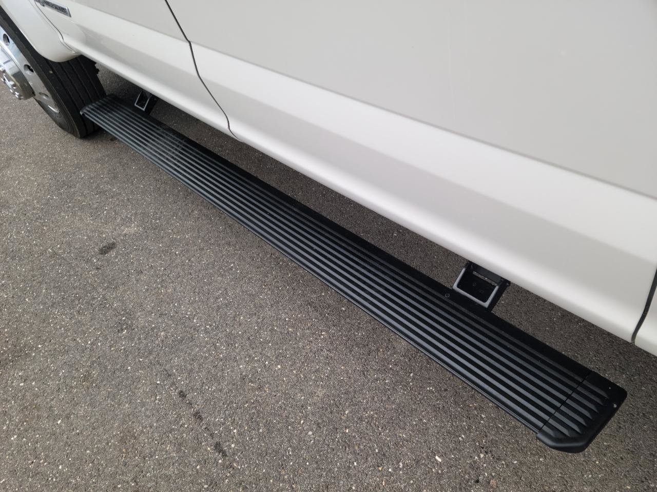 Used 2017 Ford F450 Platinum w/ Platinum Ultimate Package AWD/4WD image 19