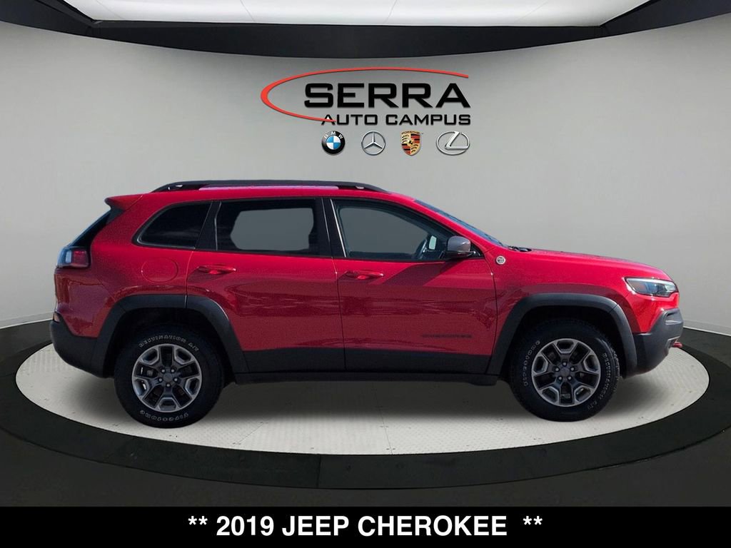 Used 2019 Jeep Cherokee Trailhawk w/ Cold Weather Group image 12