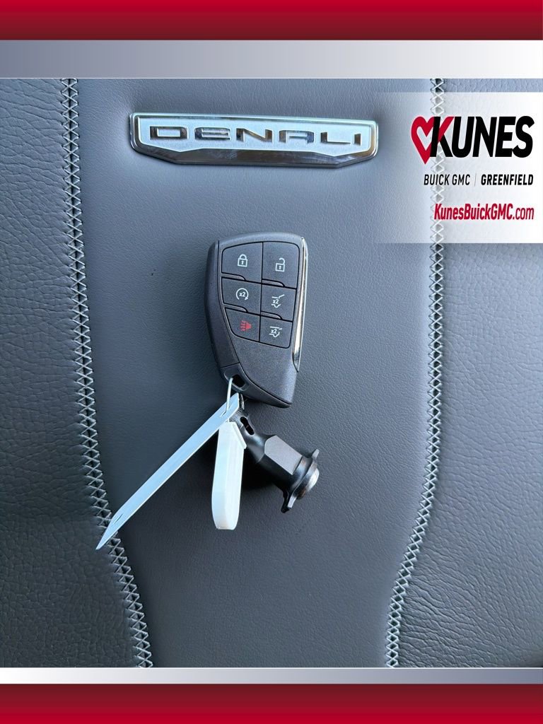 New 2026 GMC Yukon XL Denali w/ Denali Reserve Package image 48