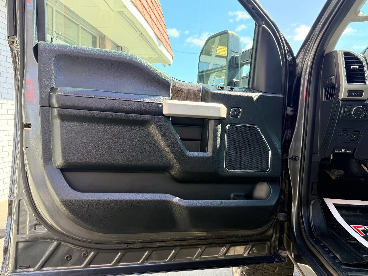 Used 2018 Ford F250 Lariat w/ Lariat Ultimate Package image 18