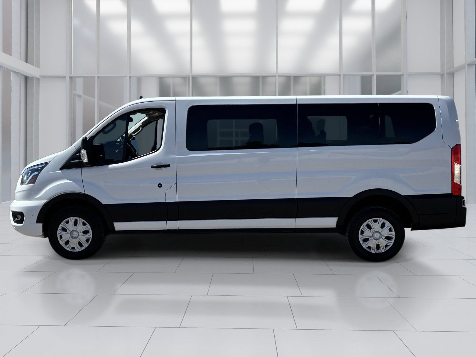 Used 2023 Ford Transit 350 XLT RWD image 3