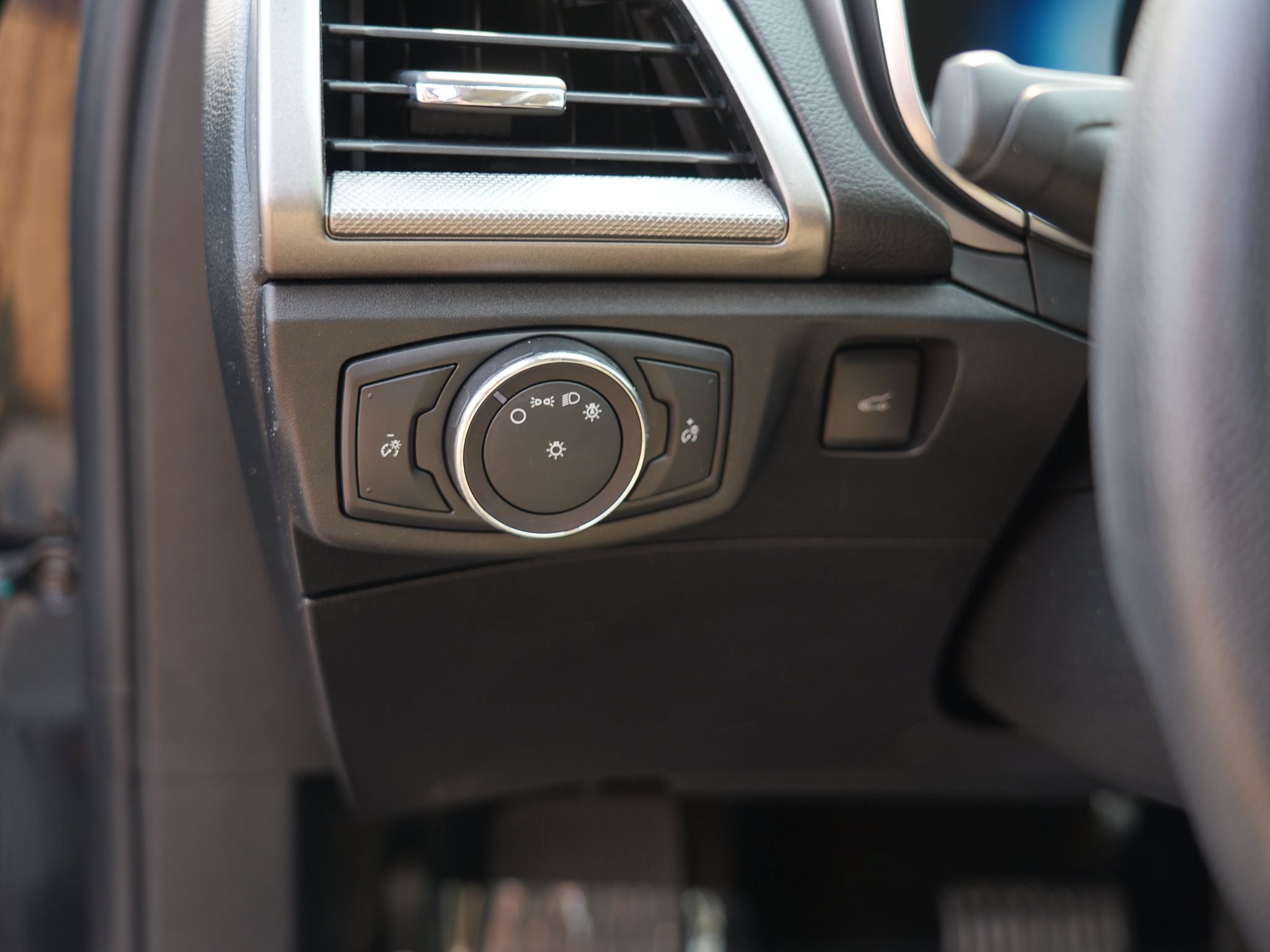 Used 2018 Ford Fusion S FWD image 18