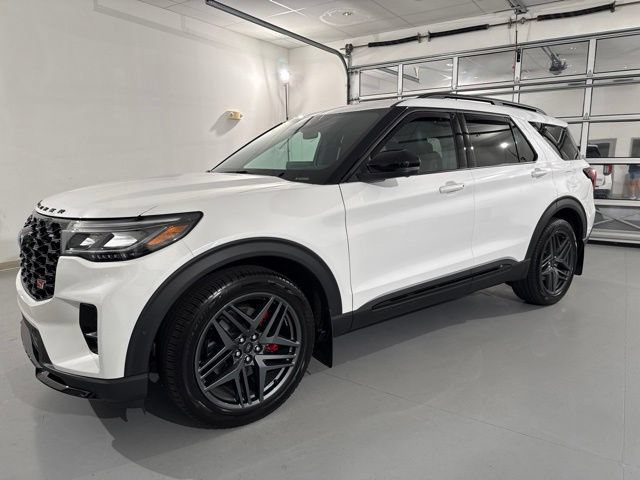 Used 2025 Ford Explorer ST AWD/4WD image 4