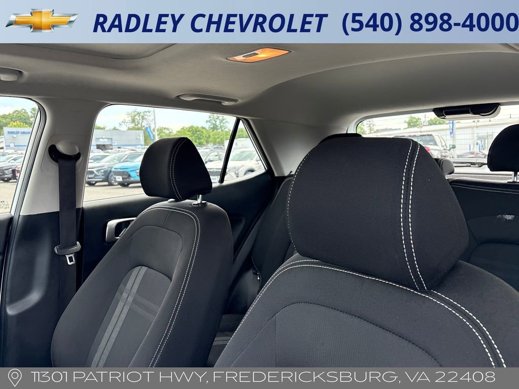 Used 2025 Hyundai Venue SEL FWD image 2