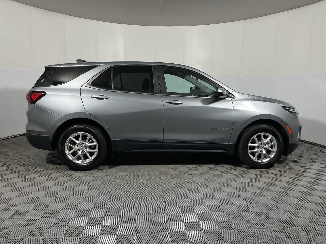 Used 2024 Chevrolet Equinox LT FWD image 9