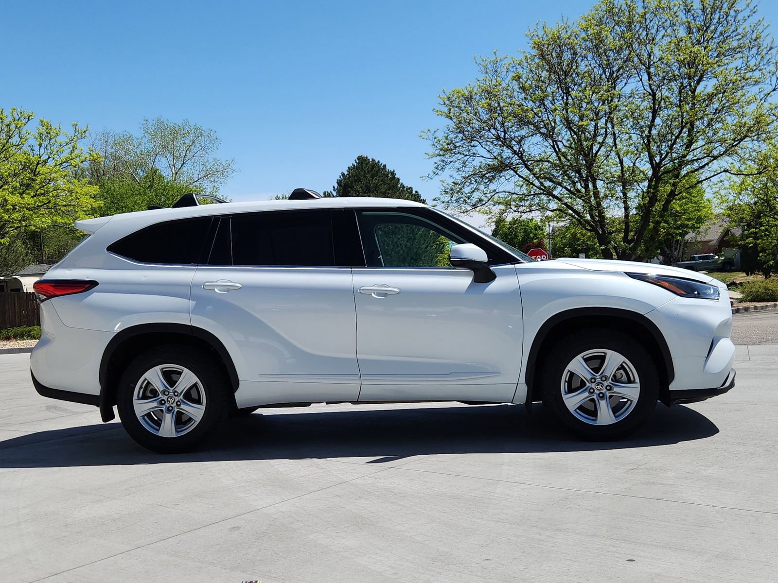 Used 2022 Toyota Highlander L AWD/4WD image 6
