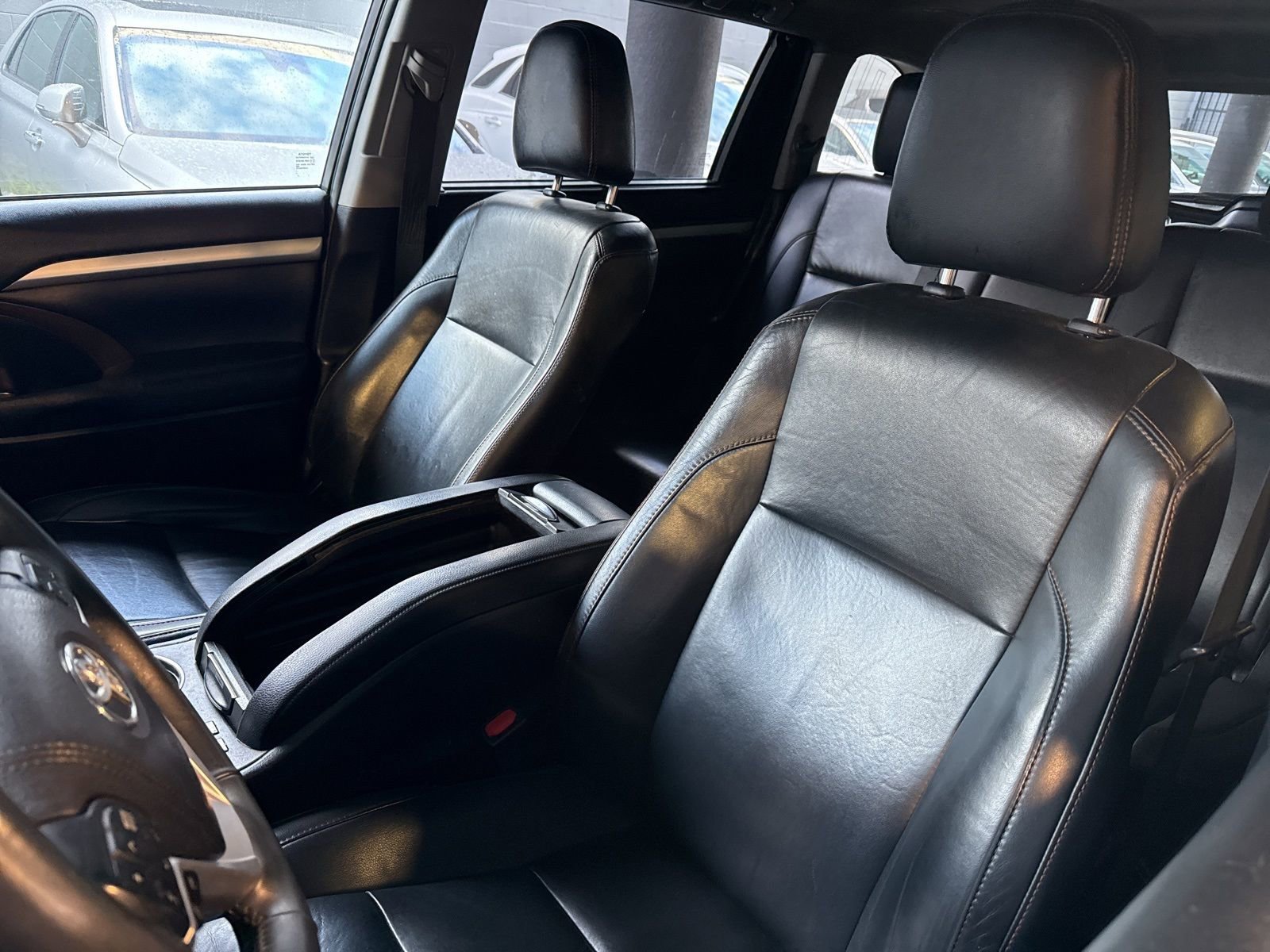 Used 2019 Toyota Highlander XLE image 3