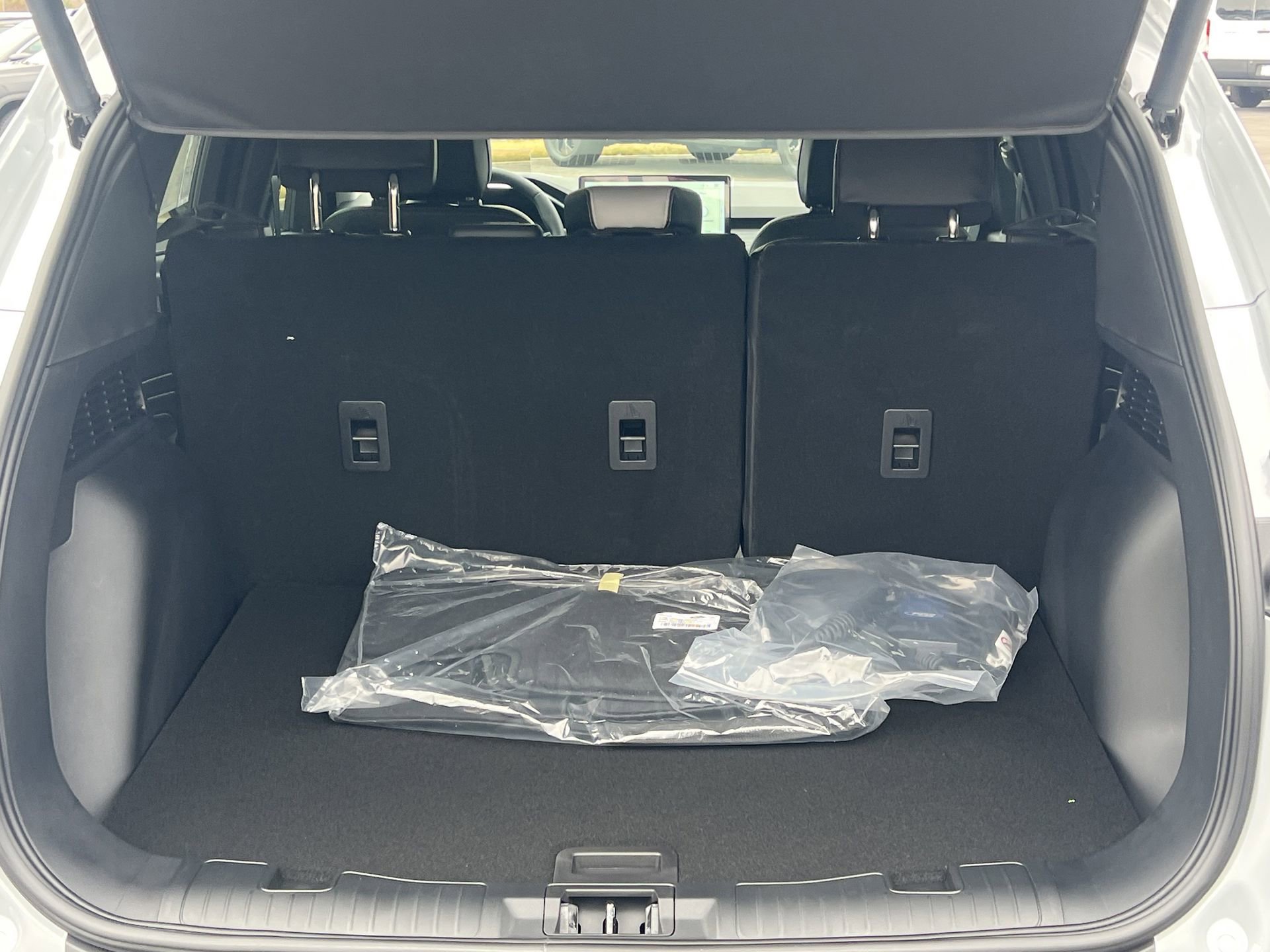 New 2026 Ford Escape SE w/ PHEV Premium Package FWD image 22