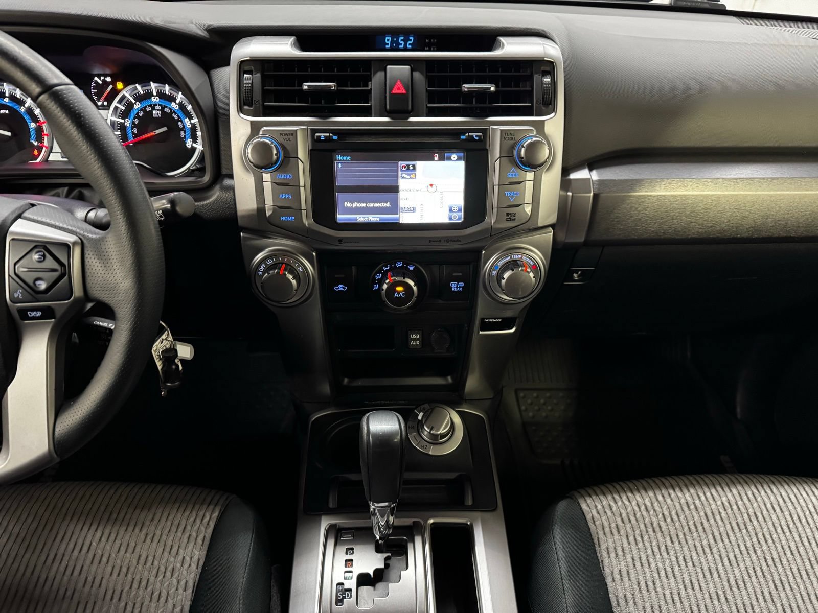 Used 2018 Toyota 4Runner SR5 AWD/4WD image 16
