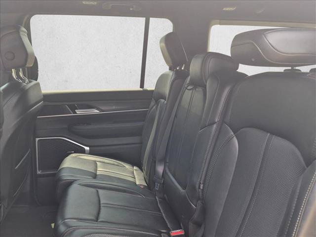 Used 2024 Jeep Wagoneer Series II w/ Flexible Seating Group AWD/4WD image 12