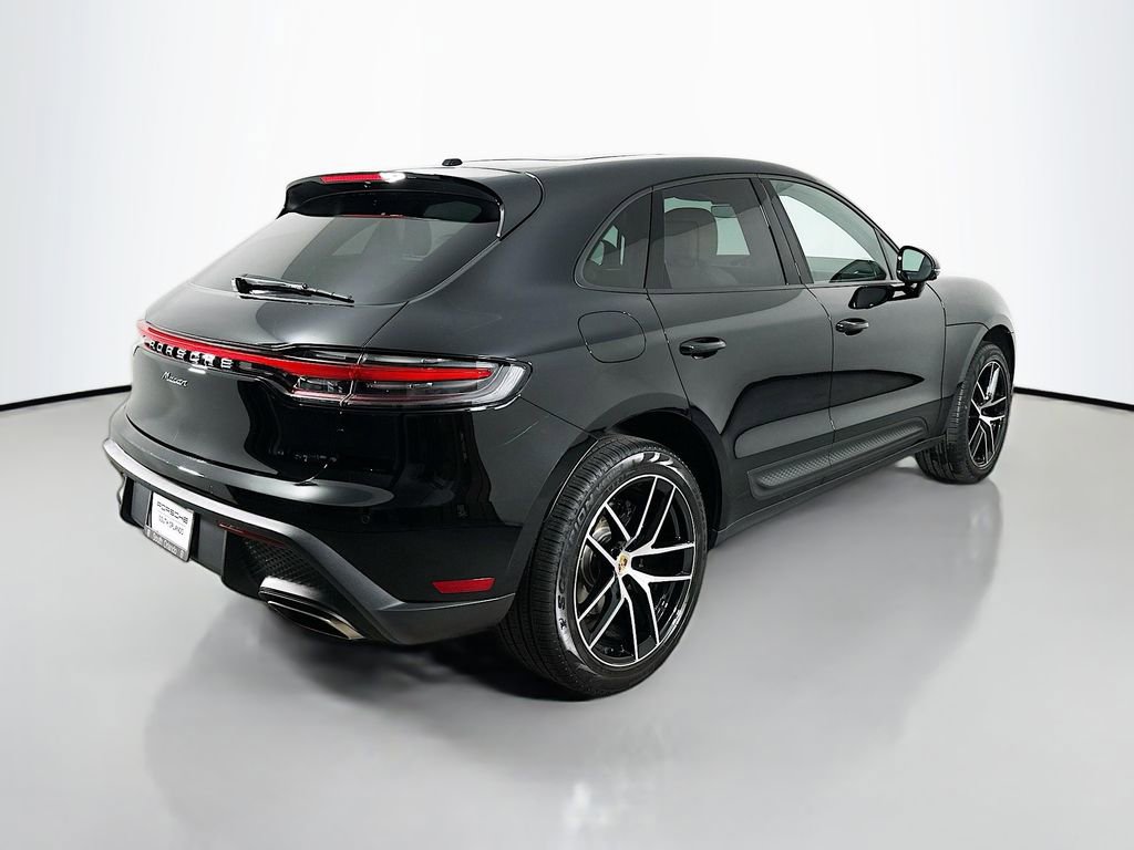 Used 2025 Porsche Macan image 9