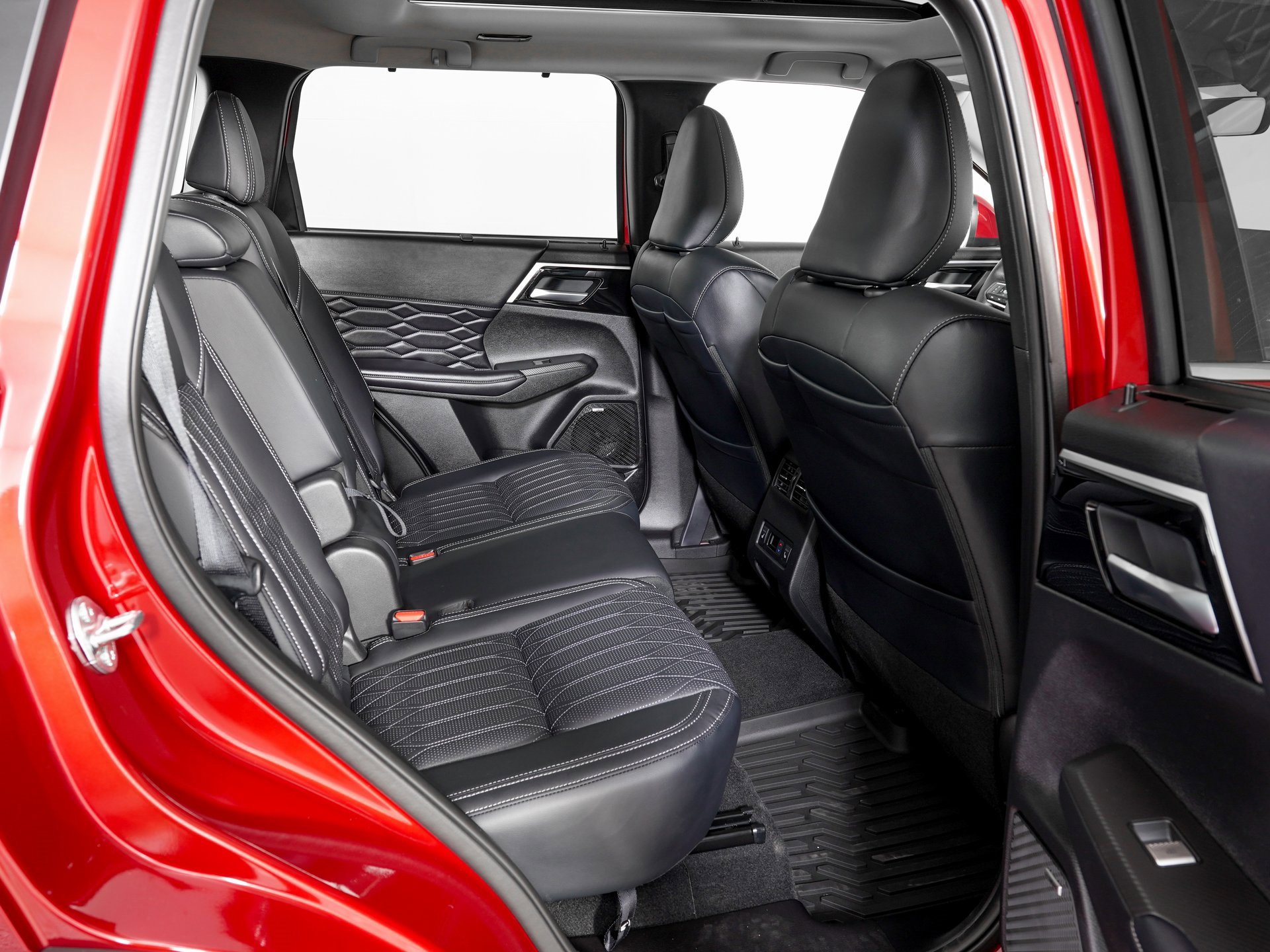 Used 2025 Mitsubishi Outlander SEL image 8